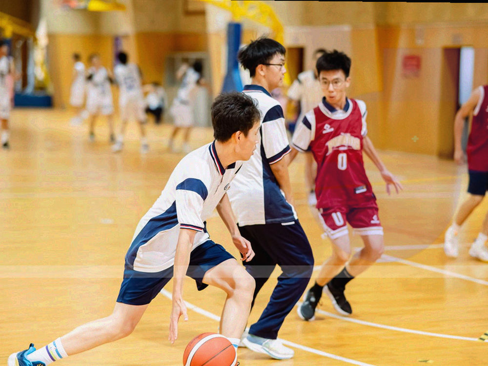 转会更新时间对照表局部特写，多个时间节点被标出